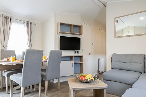 Gold Plus 4 Caravan (Sleeps 9) - Chichester Lakeside Holiday Park, Chichester