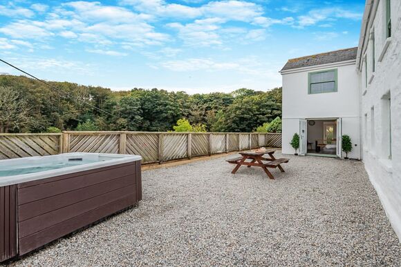 The Farmhouse (Pet) - Leycroft Valley, Perranporth