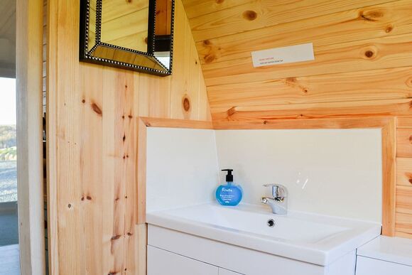 Holly Tree - Lowside Farm Glamping, Troutbeck