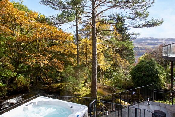 Mill House sleeps 8 Hot Tub -  Loch Tay Highland Lodge Park, Killin