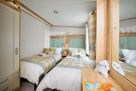 Platinum 2 Caravan (sleeps 6) with decking (Pet) - Malvern View Country and Leisure Park, Worcester