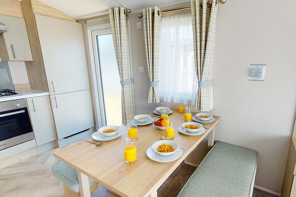 Gold Plus 3 Caravan (Sleeps 8) Pet Friendly - Martello Beach, Clacton-on-Sea