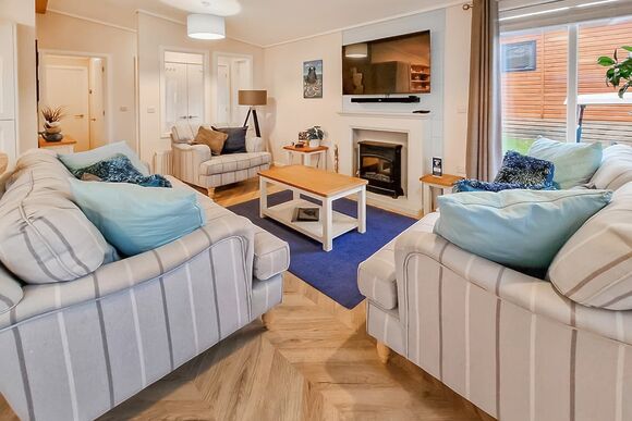 Comfort Plus Lodge 6 Hot Tub - Devon Hills Holiday Park, Paignton