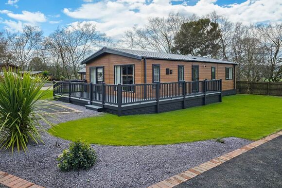 Deluxe Lodge Platinum - Wayfind Pennant Park, Holywell