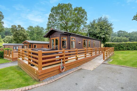 Buttercup 4 Pet - Pen-y-Garth Lodges, Bala, Gwynedd