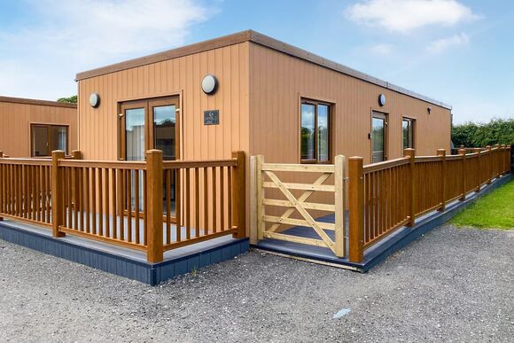 Two Bedroom Lodge Pet Friendly - Pantglas Farm, Whitland