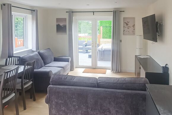 Two Bedroom Lodge Pet Friendly - Pantglas Farm, Whitland