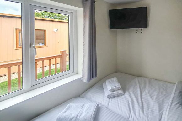 Two Bedroom Lodge Pet Friendly - Pantglas Farm, Whitland