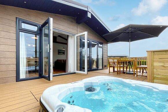 Retreat Hot Tub Lodge - Primley Meadow, Paignton