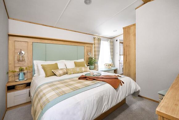 Platinum 2  Caravan (sleeps 4) with decking (Pet) - Pentire Coastal Holiday Park, Bude