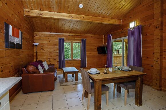 Woodpecker Log Cabin 2 (Pet) - Quarry Walk Lodges, Freehay, Cheadle