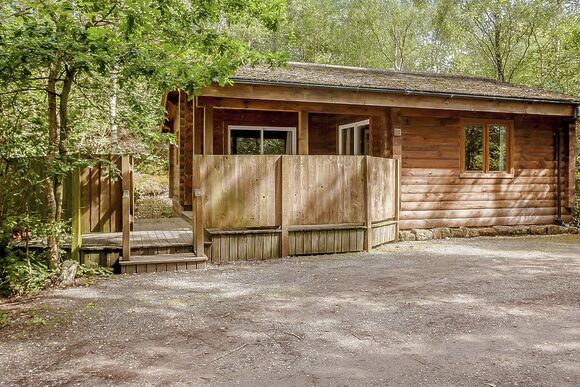 Woodpecker Log Cabin 2 (Pet) - Quarry Walk Lodges, Freehay, Cheadle