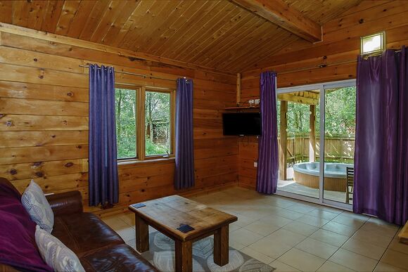 Woodpecker Log Cabin 2 (Pet) - Quarry Walk Lodges, Freehay, Cheadle