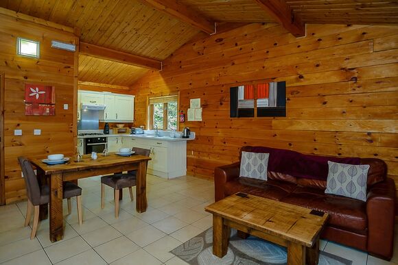 Woodpecker Log Cabin 2 (Pet) - Quarry Walk Lodges, Freehay, Cheadle