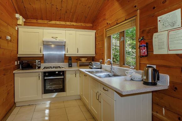 Woodpecker Log Cabin 2 (Pet) - Quarry Walk Lodges, Freehay, Cheadle