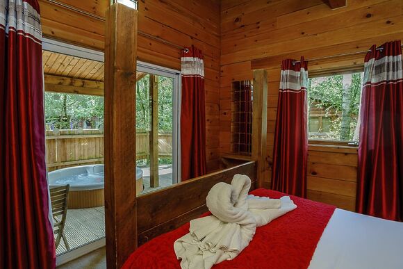 Woodpecker Log Cabin 2 (Pet) - Quarry Walk Lodges, Freehay, Cheadle