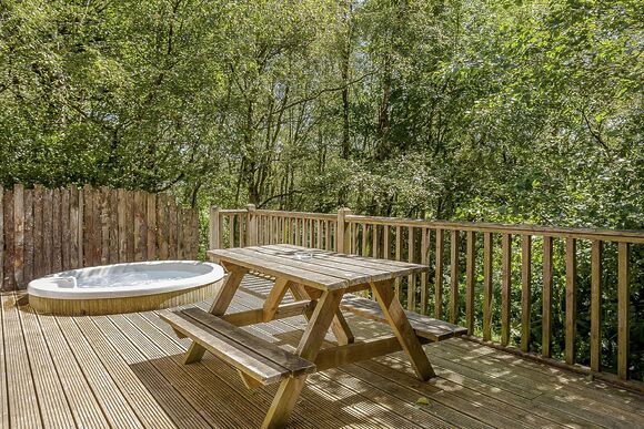 Squirrel Log Cabin 4 (Pet) - Quarry Walk Lodges, Freehay, Cheadle