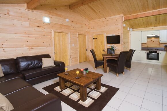 Badger Log Cabin 6 (Pet) - Quarry Walk Lodges, Freehay, Cheadle