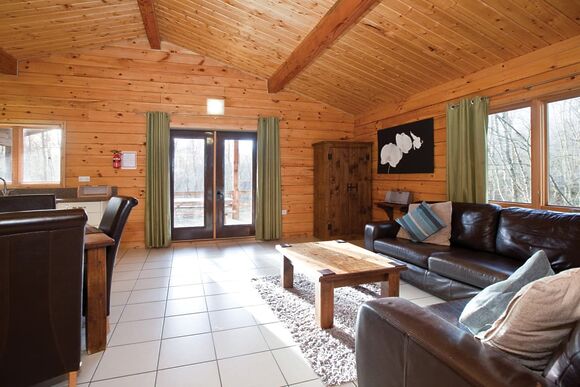 Badger Log Cabin 6 (Pet) - Quarry Walk Lodges, Freehay, Cheadle