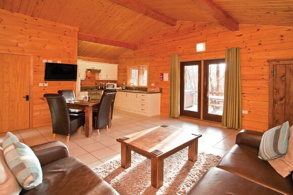 Badger Log Cabin 6 (Pet) - Quarry Walk Lodges, Freehay, Cheadle