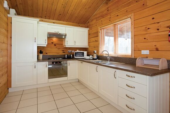 Badger Log Cabin 6 (Pet) - Quarry Walk Lodges, Freehay, Cheadle