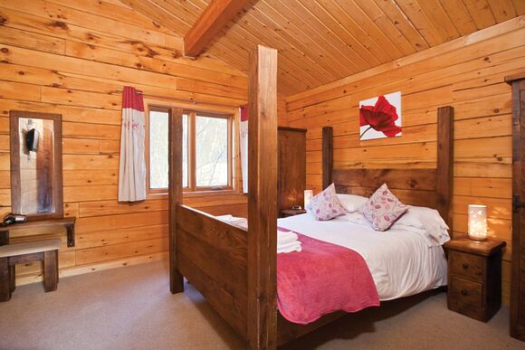 Badger Log Cabin 6 (Pet) - Quarry Walk Lodges, Freehay, Cheadle