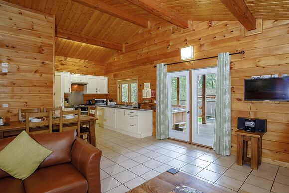 Badger Plus 6 (Pet) - Quarry Walk Lodges, Freehay, Cheadle