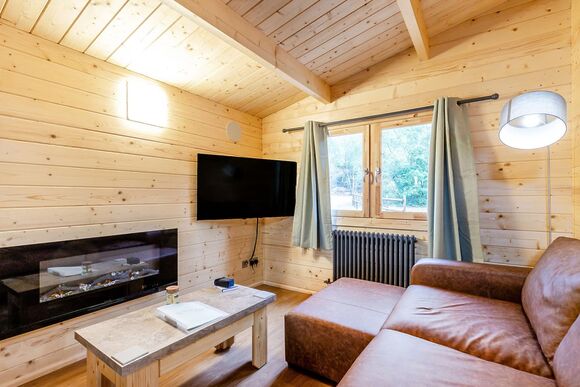 Robin Log Cabin (Pet) - Quarry Walk Lodges, Freehay, Cheadle