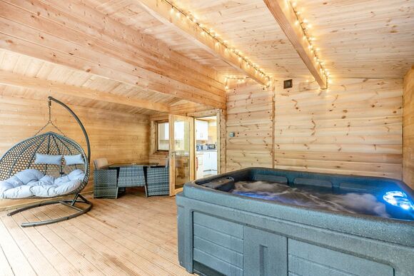 Robin Log Cabin (Pet) - Quarry Walk Lodges, Freehay, Cheadle