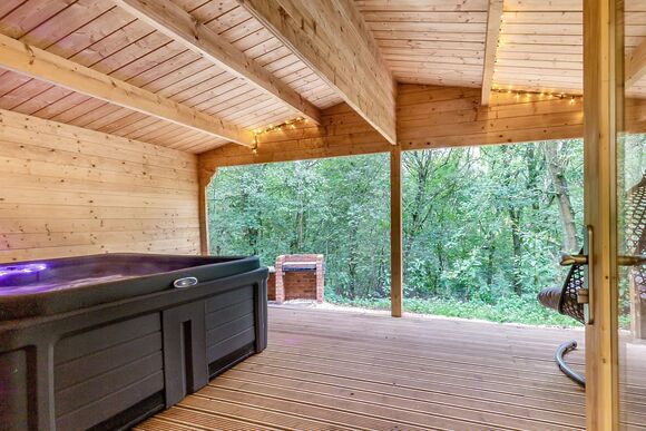 Robin Log Cabin (Pet) - Quarry Walk Lodges, Freehay, Cheadle