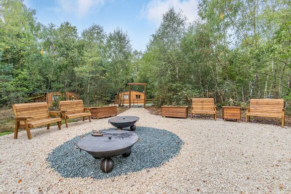 Robin Log Cabin (Pet) - Quarry Walk Lodges, Freehay, Cheadle