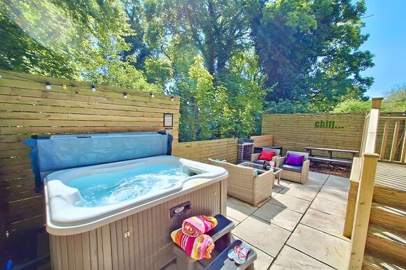 Woodland Spa (Pet) - Raywell Hall Country Lodges, Raywell, Beverley