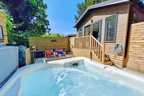 Woodland Spa (Pet) - Raywell Hall Country Lodges, Raywell, Beverley