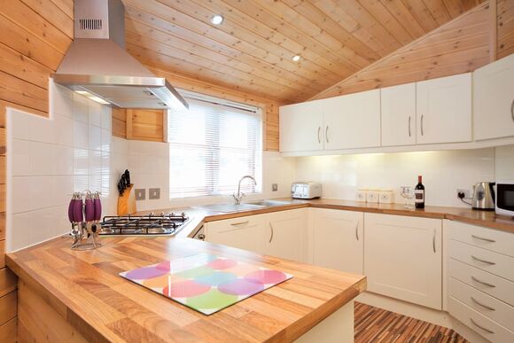 Beechwood Spa (Pet) - Raywell Hall Country Lodges, Raywell, Beverley