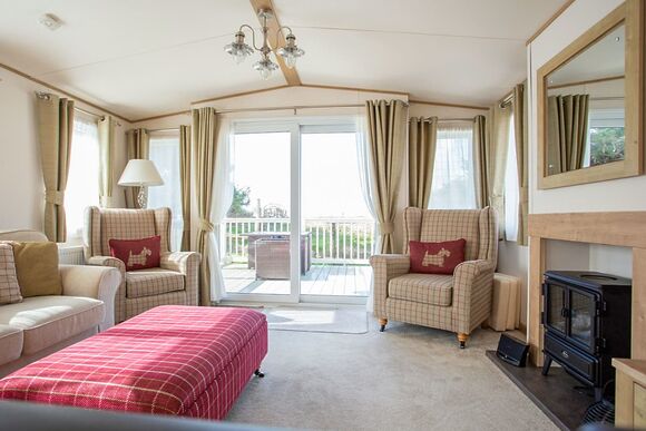 Indulgent 4 Berth Caravan Pet Free - Sandy Balls Holiday Village, Godshill, Fordingbridge