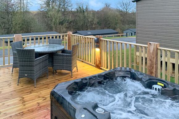 Sycamore Lodge VIP Hot Tub and Pet Friendly - The Astbury Golf and Lodge Resort, Bridgnorth