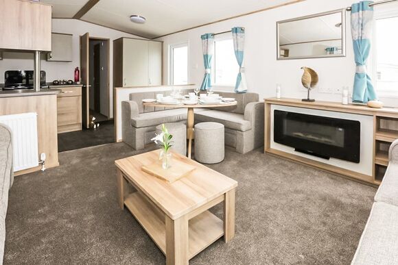 6 Berth Luxury Caravan with Hot Tub (Pet) - Tattershall Lakes Country Park, Tattershall