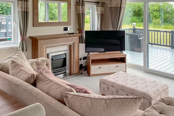 Exclusive Lakeside 6 Caravan with Private Peg (Pet) - Tattershall Lakes Country Park, Tattershall