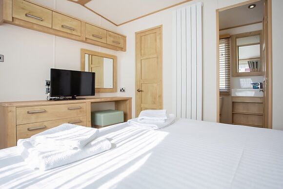 Indulgent 6 Lakeside Caravan HT Private Peg - Tattershall Lakes Country Park, Tattershall