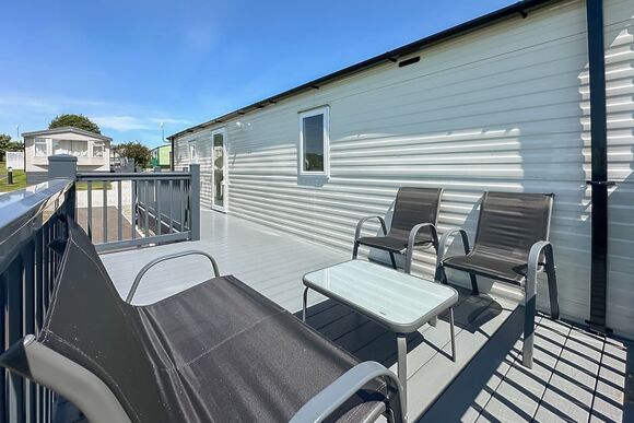 Hideaway Retreat Decking 2 bedroom Pet Friendly - Trelay Hideaway Holiday Park, Pelynt, near Looe and Polperro