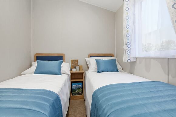 Hideaway Retreat Decking 2 bedroom Pet Friendly - Trelay Hideaway Holiday Park, Pelynt, near Looe and Polperro