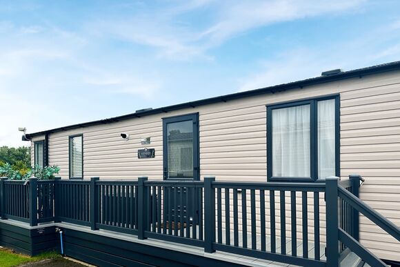 Deluxe 2 Sleeps 4 (Dog Friendly) - Bowleaze Cove Holiday Park & Spa, Weymouth