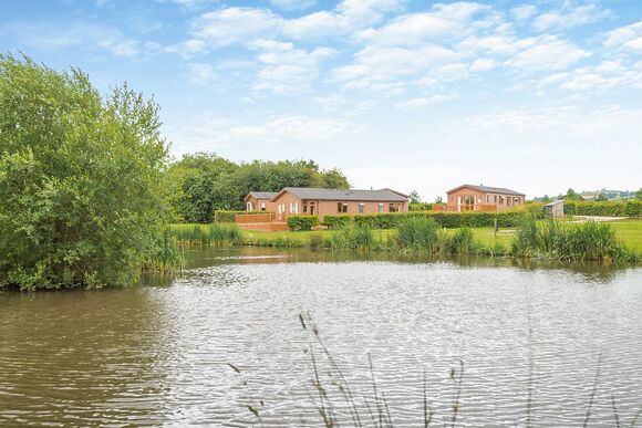 Oak Place Partial Lake View - Wigmore Lakes Lodges, Wattleborough, Nr Shrewsbury