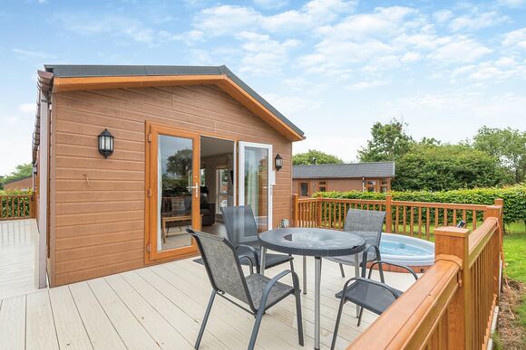 Wigmore Hill View - Wigmore Lakes Lodges, Wattleborough, Nr Shrewsbury