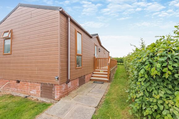 Wigmore Hill View - Wigmore Lakes Lodges, Wattleborough, Nr Shrewsbury