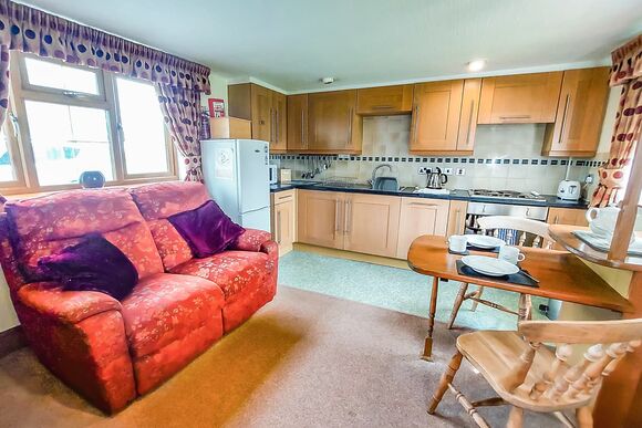 Buttercup Cottage - Woodthorpe Leisure Park, Woodthorpe