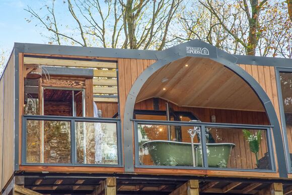 Foxglove Treehouse - Woodland Park Lodges, Ellesmere