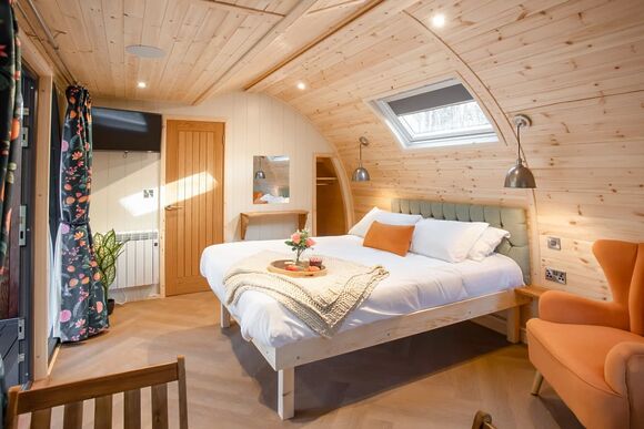 Foxglove Treehouse - Woodland Park Lodges, Ellesmere