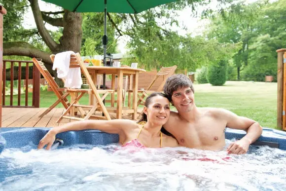 Tamar Lodge hot tub