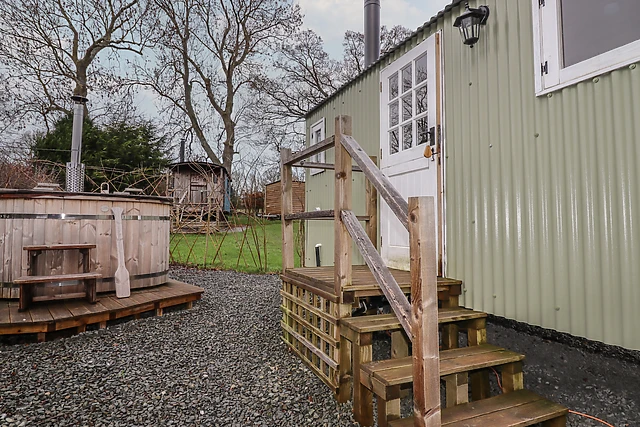 Aston - Shepherd Hut